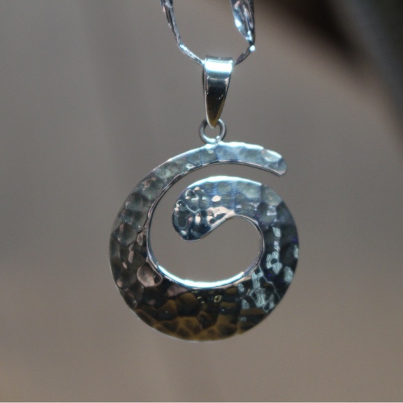 Silver round swirl pendant - Picture 4 of 8